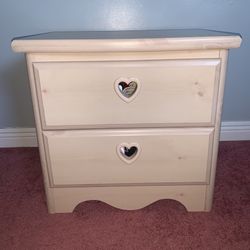 Little girl’s bedroom furniture