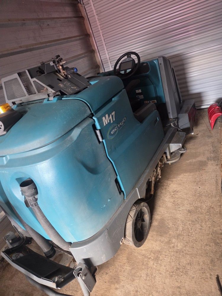 TENNANT M17 3300HRS FOR PARTS OR FIX