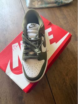 W Nike dunks low (olive green/ white)