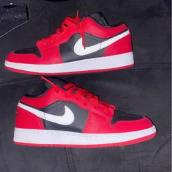 Nike jordan mid size 7 mens red/black