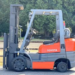 Forklift Toyota LPG 6,000 lb Capacity 