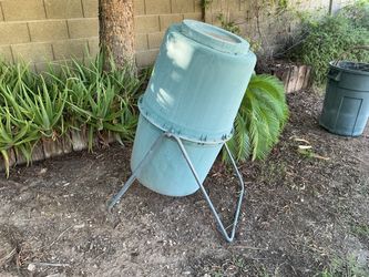 Compost tumbler