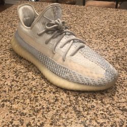 Cloud white Yeezy Size 11