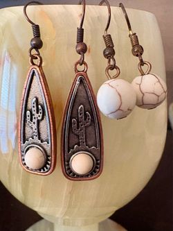 Set of 2 earrings