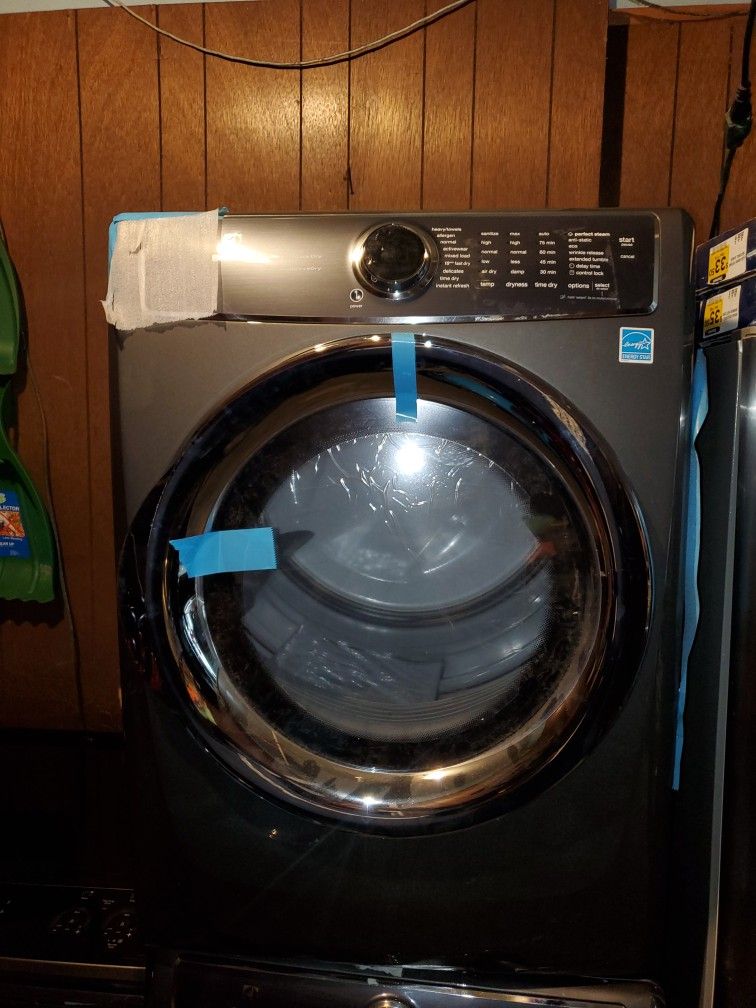 GAS Dryer new open box electrolux 27 inches ready to deliver warranty
