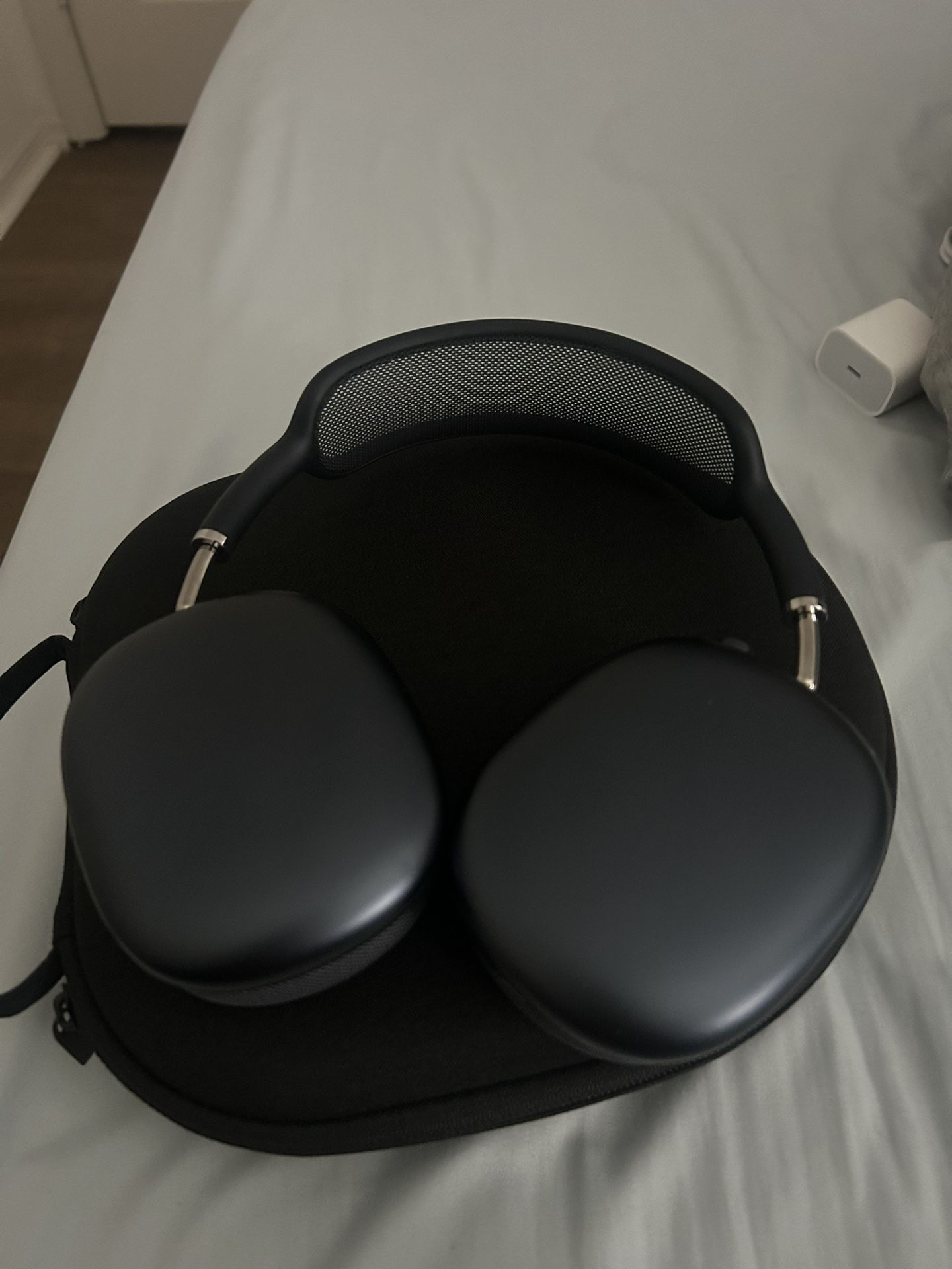 AirPod Max midnight Color Like New