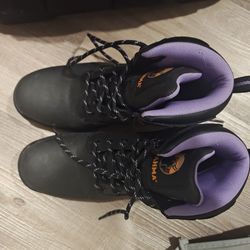 Like new Brahma women's Slip Grip Boots