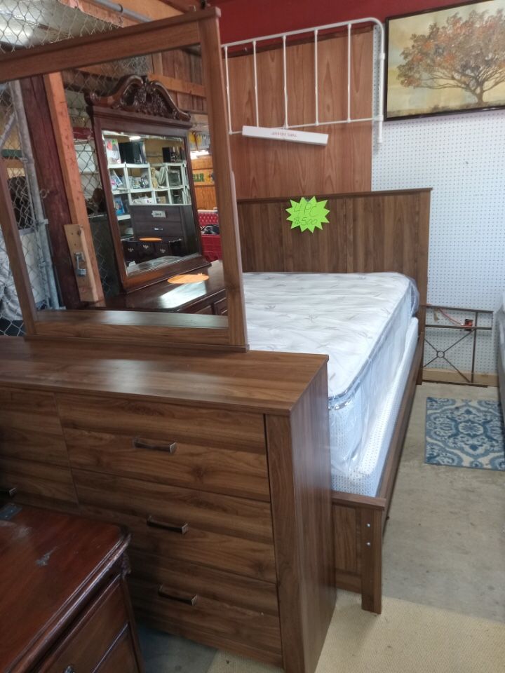 4 Piece Bedroom Set