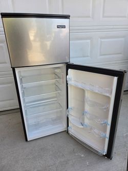Magic Chef mini Fridge