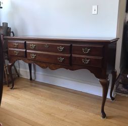 American drew dark solid wood buffet side table hutch vintage cherry