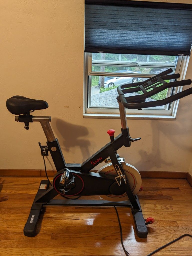 Indoor Cycling Bike. Silent Magnetic Drive. Sunny Sf-b1805