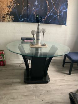 Round Dinning Table