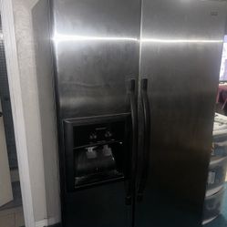 Kenmore Refrigerator (Free>