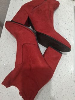 Red Booties Size8