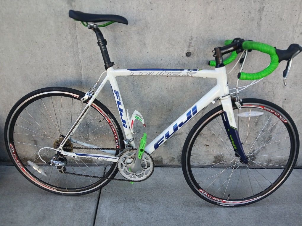 Fuji Roubaix 2.0 Carbon fiber Bicycle