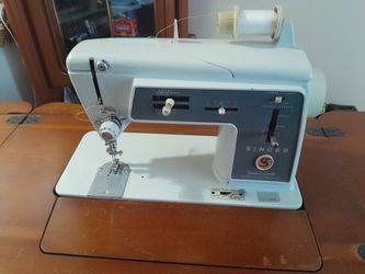 Singer Sewing Machine 