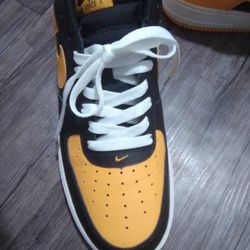 Like New 10 1/2 For Men I Live In Hemet And Not Free