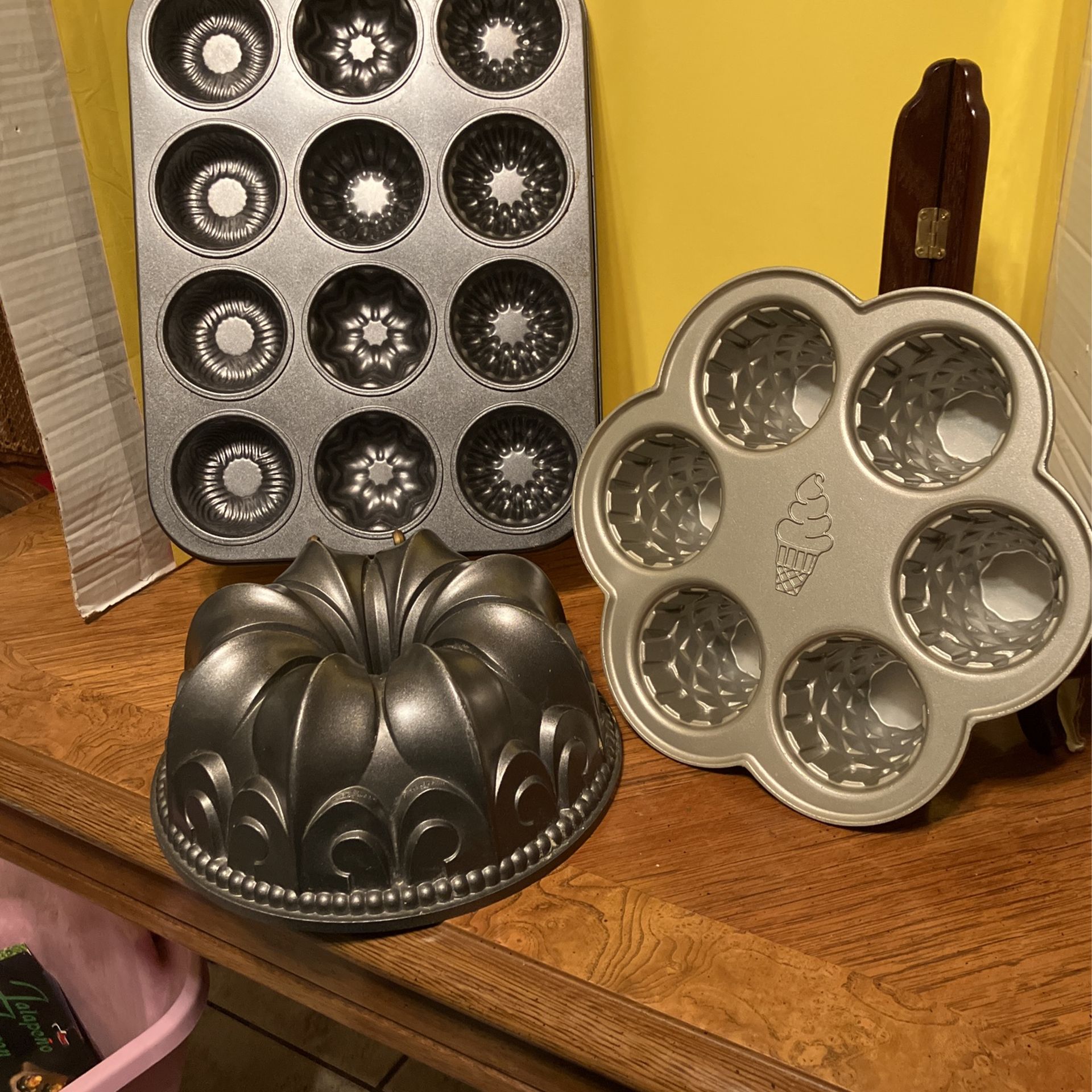Nordic Ware(2) + Mini Bundt Cake Baking PansSet Of 3 for Sale in San Antonio, TX OfferUp
