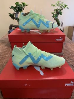 Puma Women Soccer Cleats (OBO)