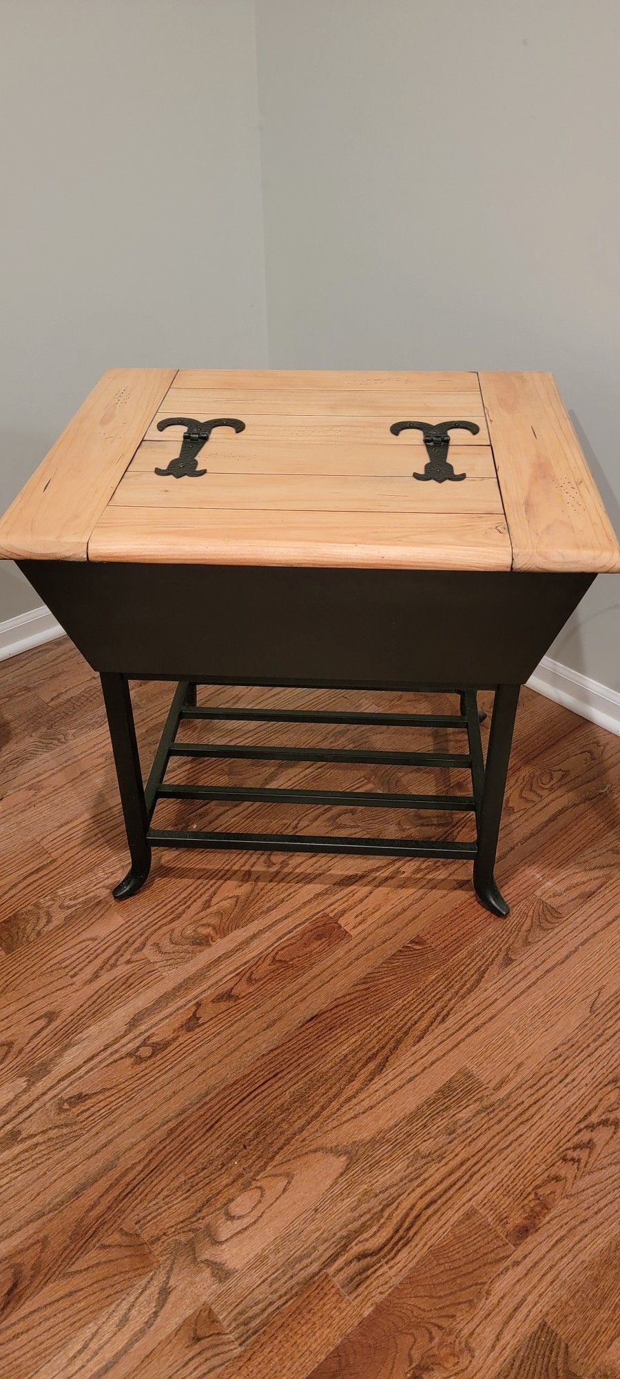 Rustic End / SideTable