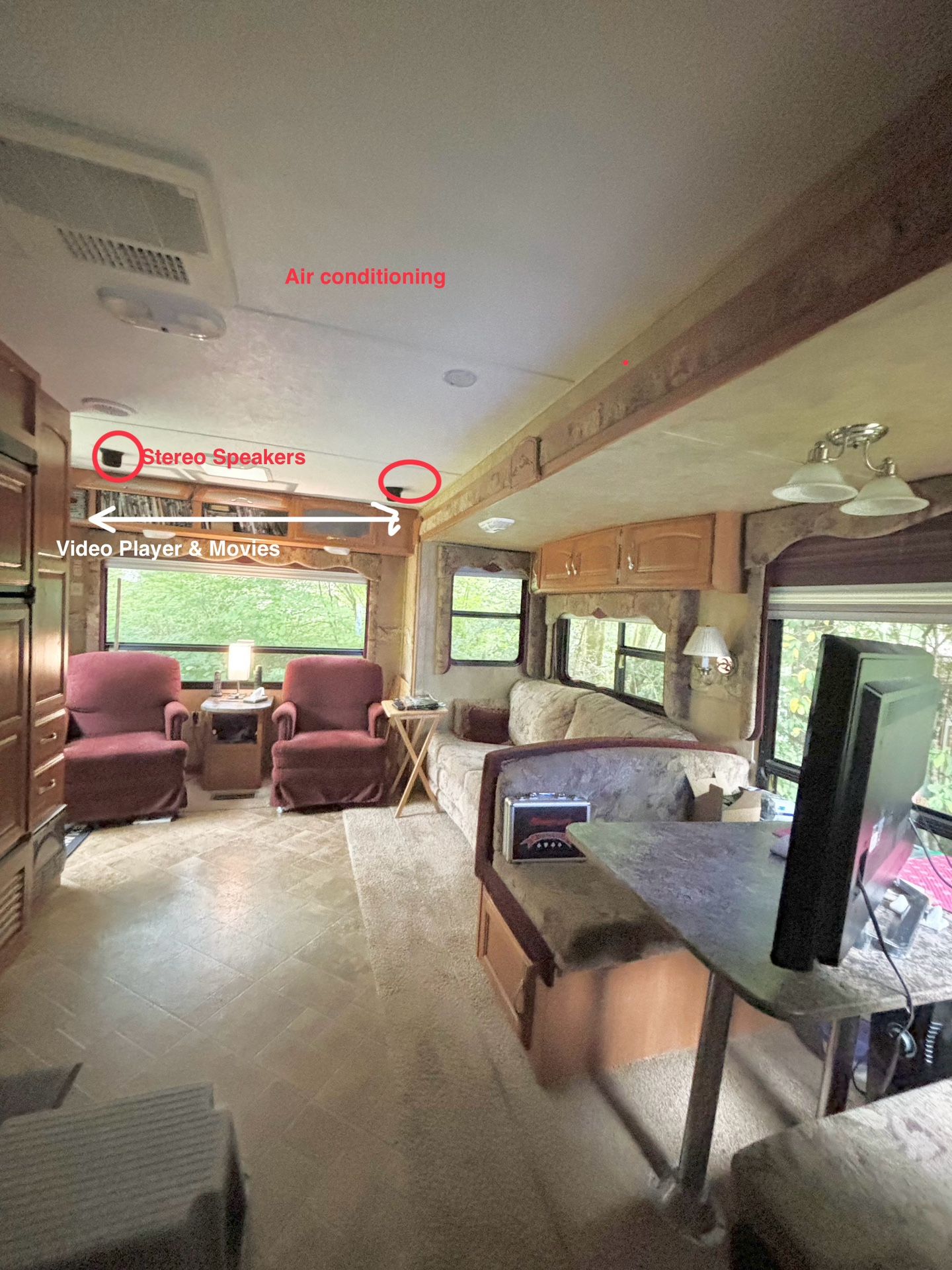 2008 Cougar Keystone, 29’ foot Polar Package, Towable Travel Trailer with Tipout.