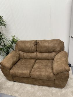 Couch / Loveseat 