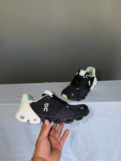 On Cloud Cloudflyer Womens 7.5 Black White Green Athletic Running Shoes Sneakers
