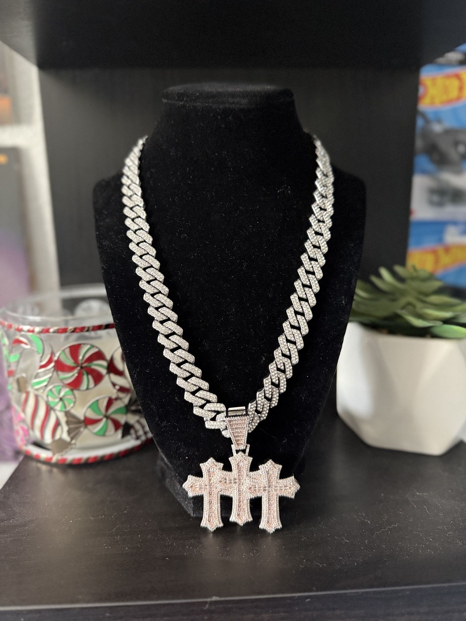 Triple cross mossinite pendant