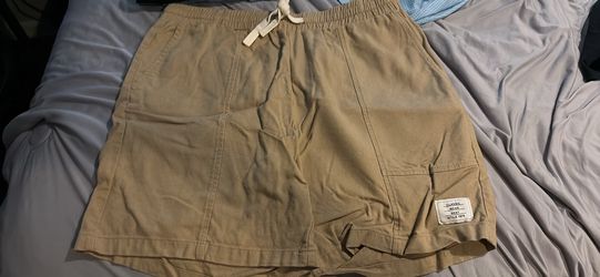 Beige shorts small