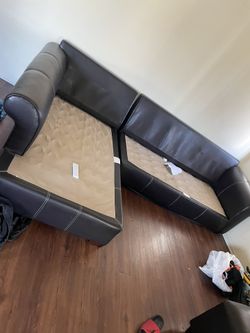 Sectional Sofa Pillows Are Brown And Orange