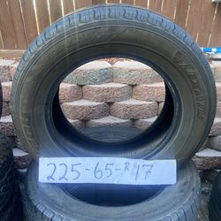 225. 65 R 17. : Tires 