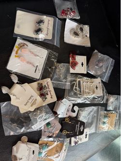 Lot of Women's jewelry