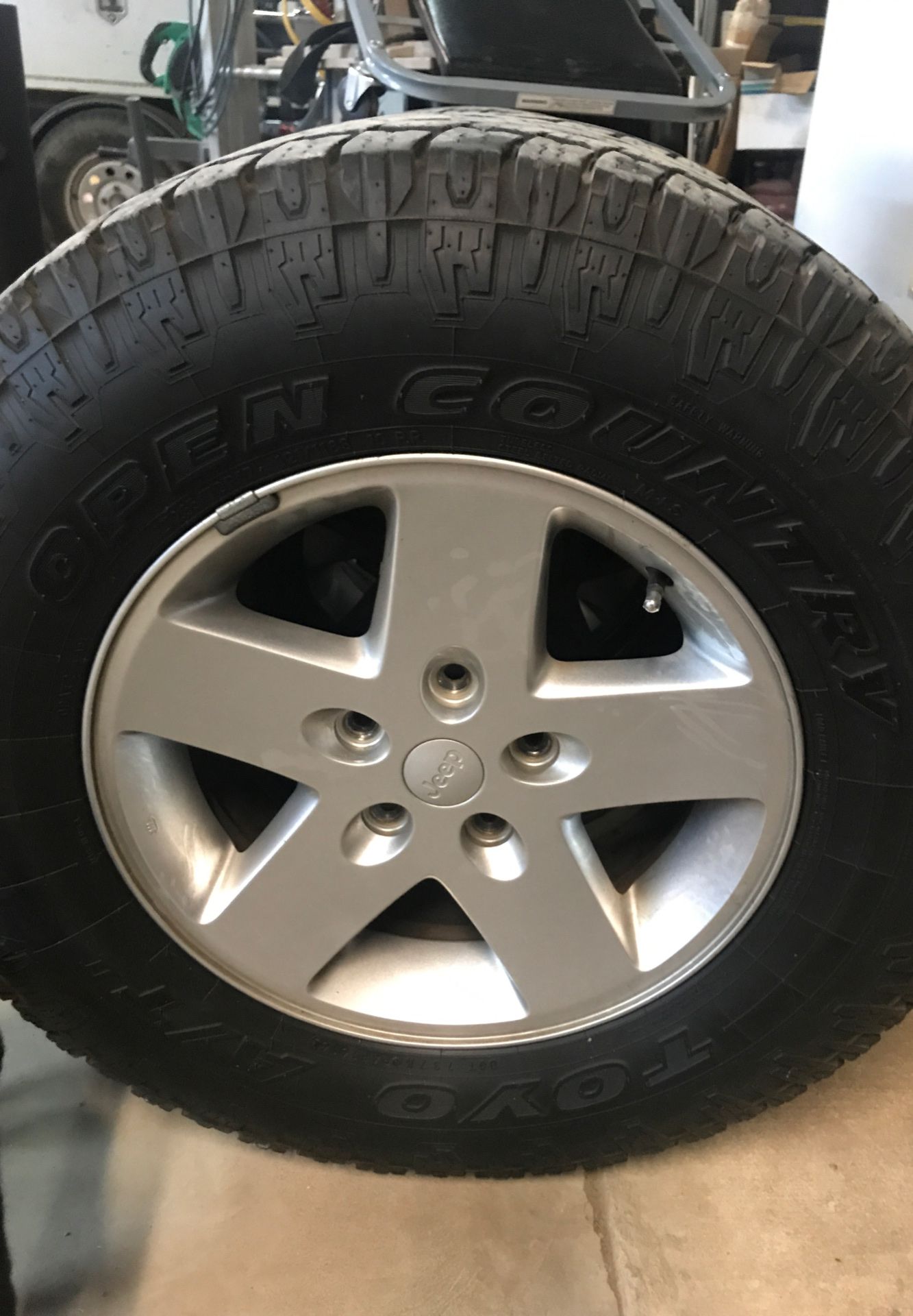 Jeep wheels and tires Lt265/70R70 Toyo tires REASONABLE OFFERS ACCEPTED