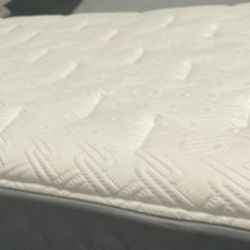 King Mattress - Small & Local - MOVING OUT New Mattress
