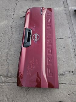 Nissan frontier tailgate Oem