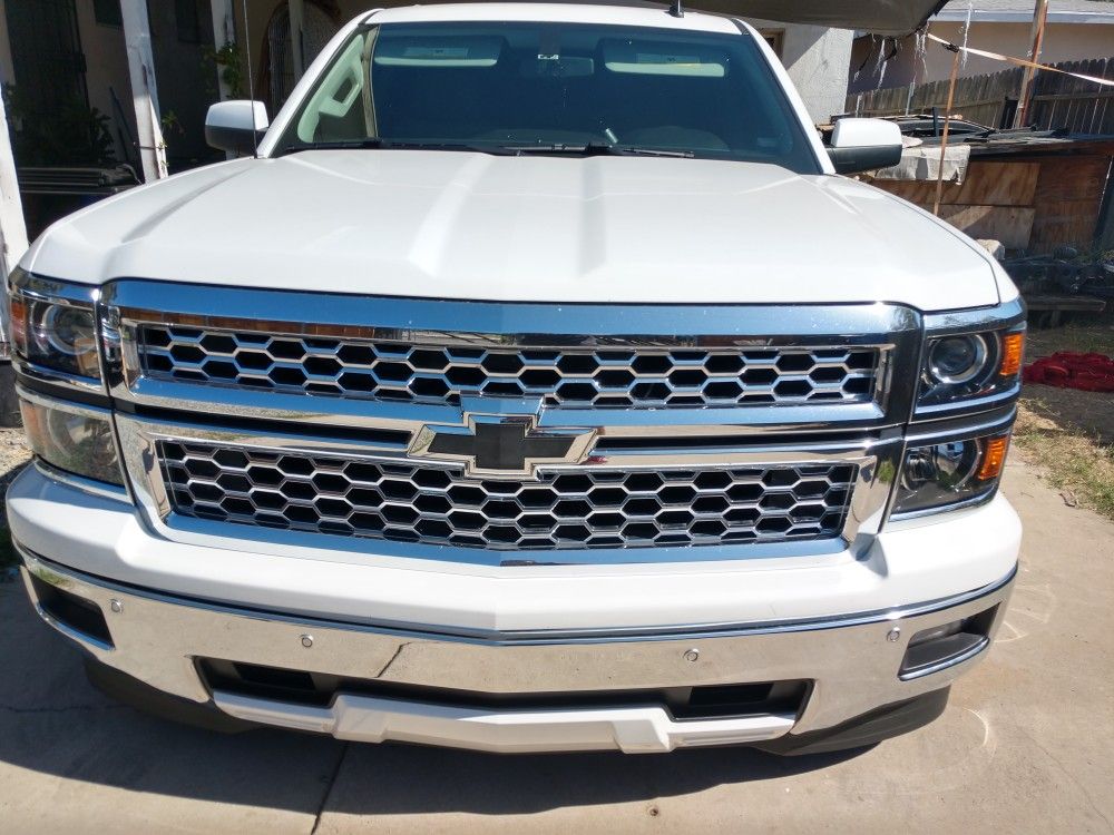 2014 Chevy Silverado LTZ headlights and grill ONLY only