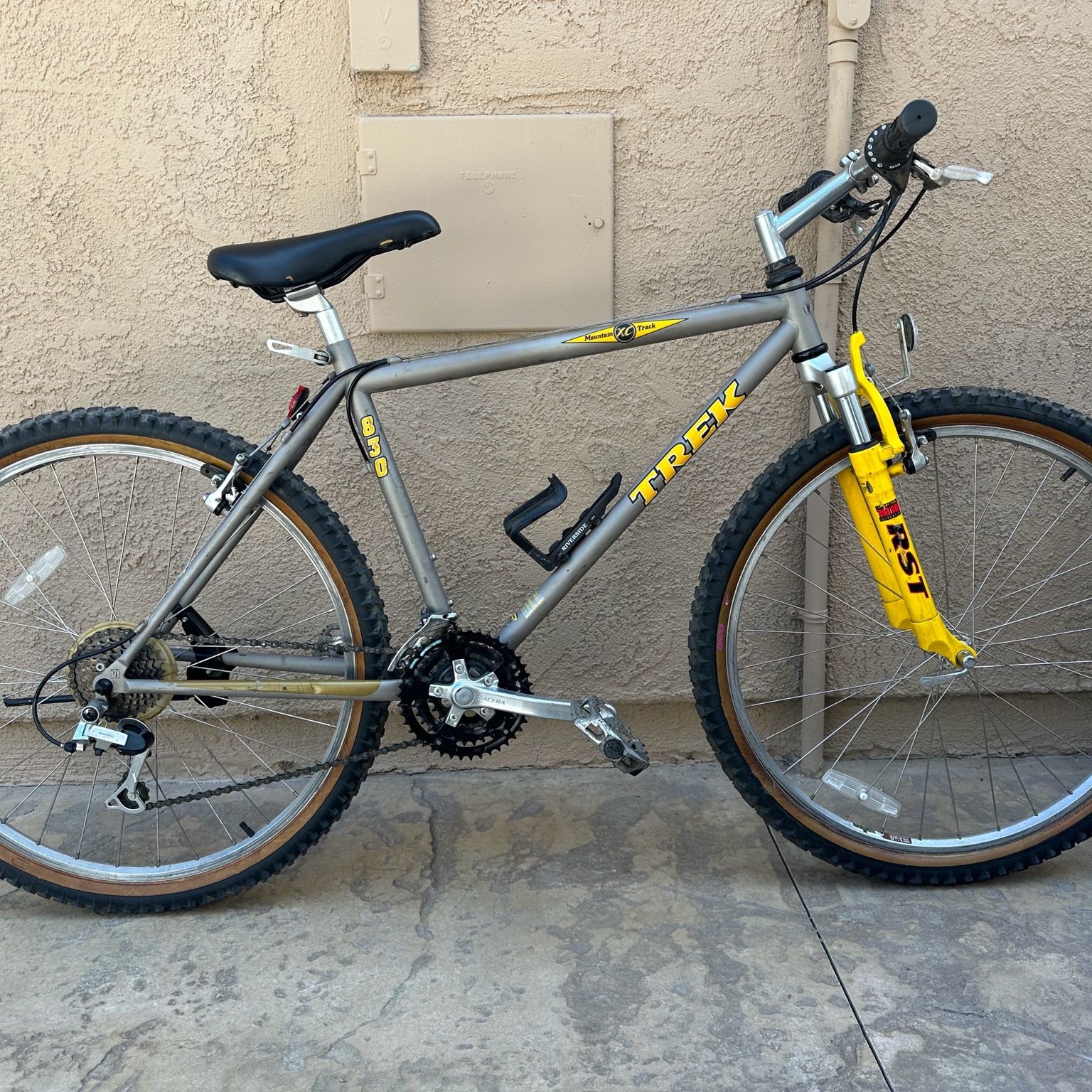 Trek XC 830 Mountain Track Bike 21 Speed Shimano Acera Super