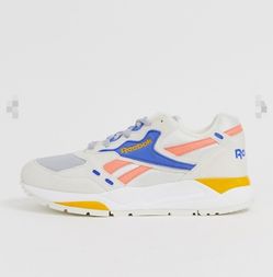 reebok bolton sneaker in chalk and pink Size 4.5