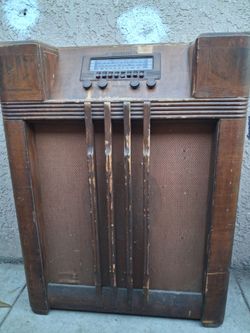 1940 radio, works, need tickets but in great condition