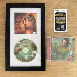 UNIQUE HEART Taylor Swift Signed The Life Of A Showgirl CD COA JSA Photo 1 Framed