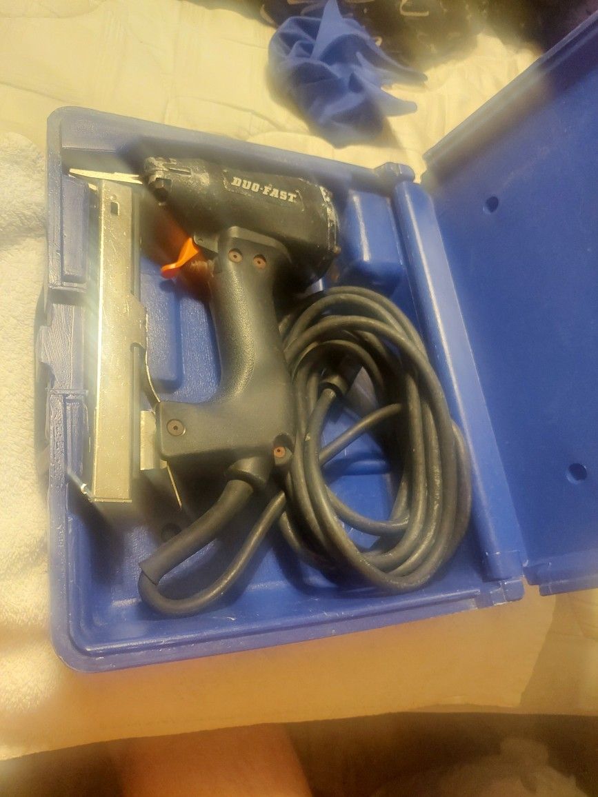 Dou Fast Carpet Staples Electric Gun 125.00