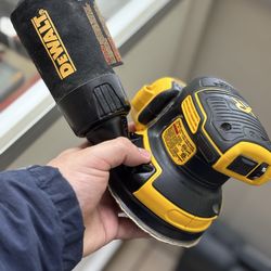 DEWALT VIBRATION SANDER DCW210