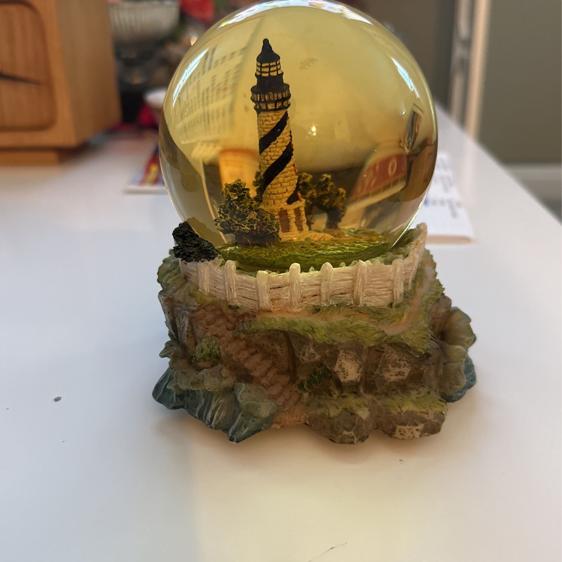 Lighthouse Snow Globe 