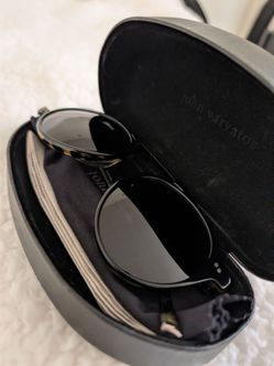 John wore polarized sunglasses, specifically the Sullivan model in black tortoise.