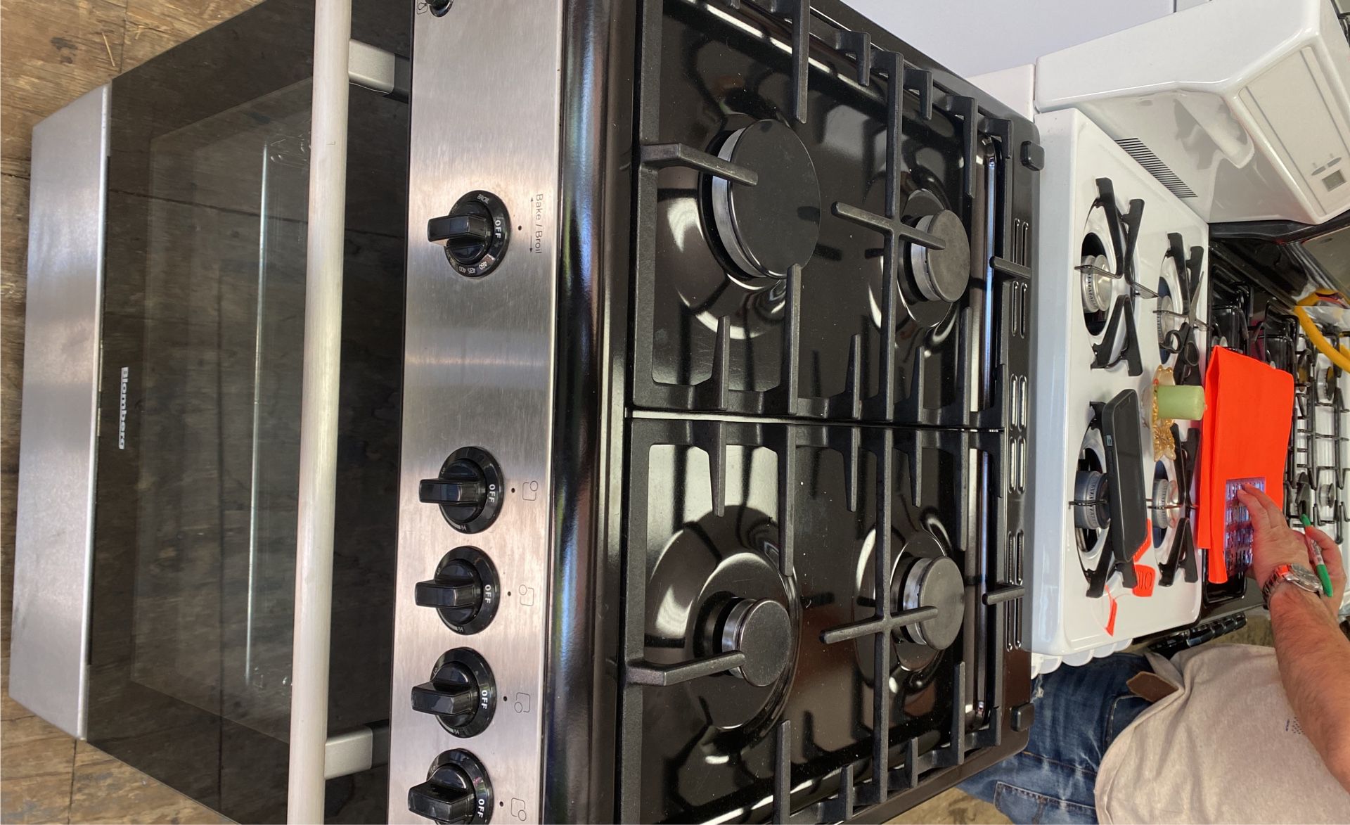 Bloomberg Stove 24” Stainless Steel Gas.