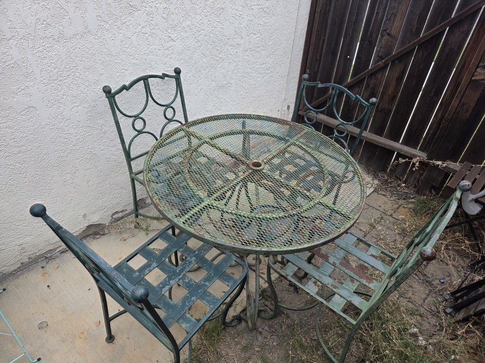 Outdoor Round Patio Table