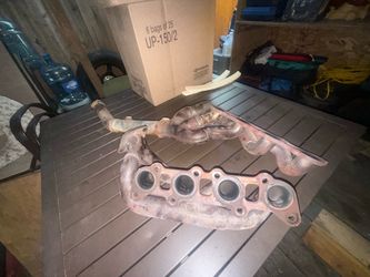 🔥 2017 Mustang GT 5.0 Coyote OEM Headers – $250 OBO 🔥  Selling the stock OEM headers/exhaust manifolds