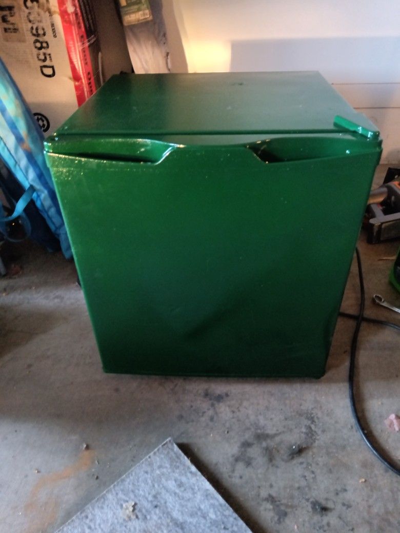 Mini Fridge 