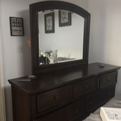 DRESSER