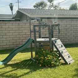 FREE PLAYGROUND 